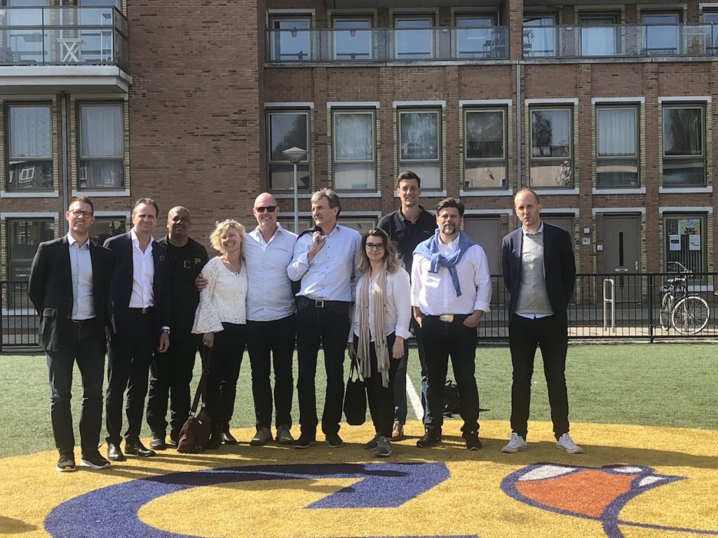Årets Affärsteam 2017 på besök på en Cruyff Court i Amsterdam