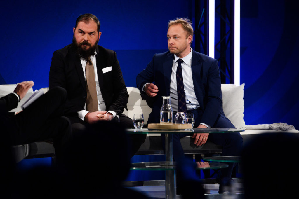 C Mores experter Alexander Axén och Anders Andersson satt med i sändning och kommenterade priserna Foto: Simon Hastegård / Bildbyrån / Cop 118