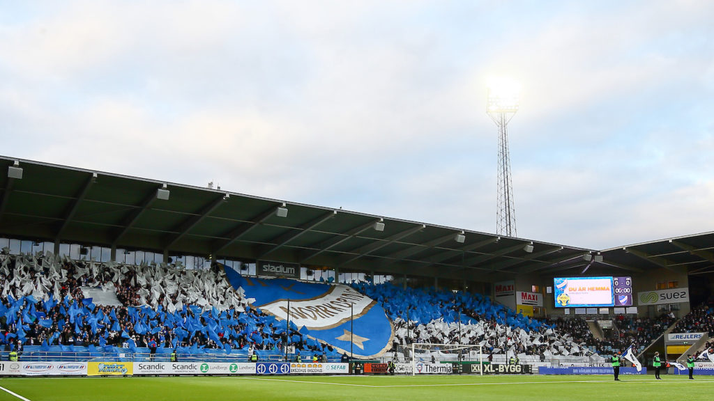 Tifo på IFK Norrköpings ståplatsläktare Curva Nordahl under fotbollsmatchen i Allsvenskan mellan IFK Norrköping och AIK den 8 april 2019 i Norrköping. Foto: Peter Holgersson / BILDBYRÅN / Cop 102