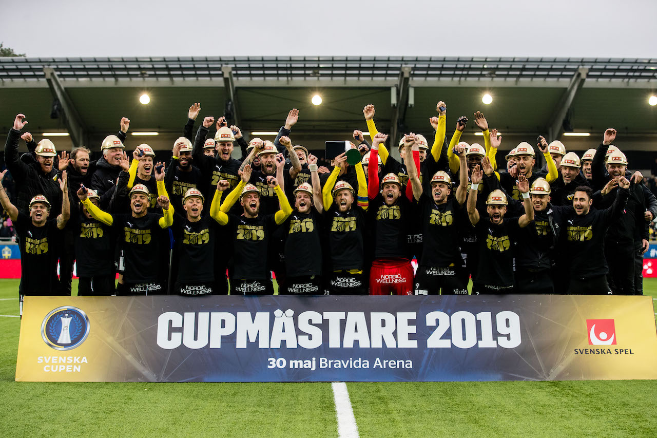 190530 Häckens spelare lyfter pokalen efter finalen i Svenska Cupen i fotboll mellan Häcken och AFC Eskilstuna den 30 maj 2019 i Göteborg. Foto: Michael Erichsen / BILDBYRÅN / Cop 89