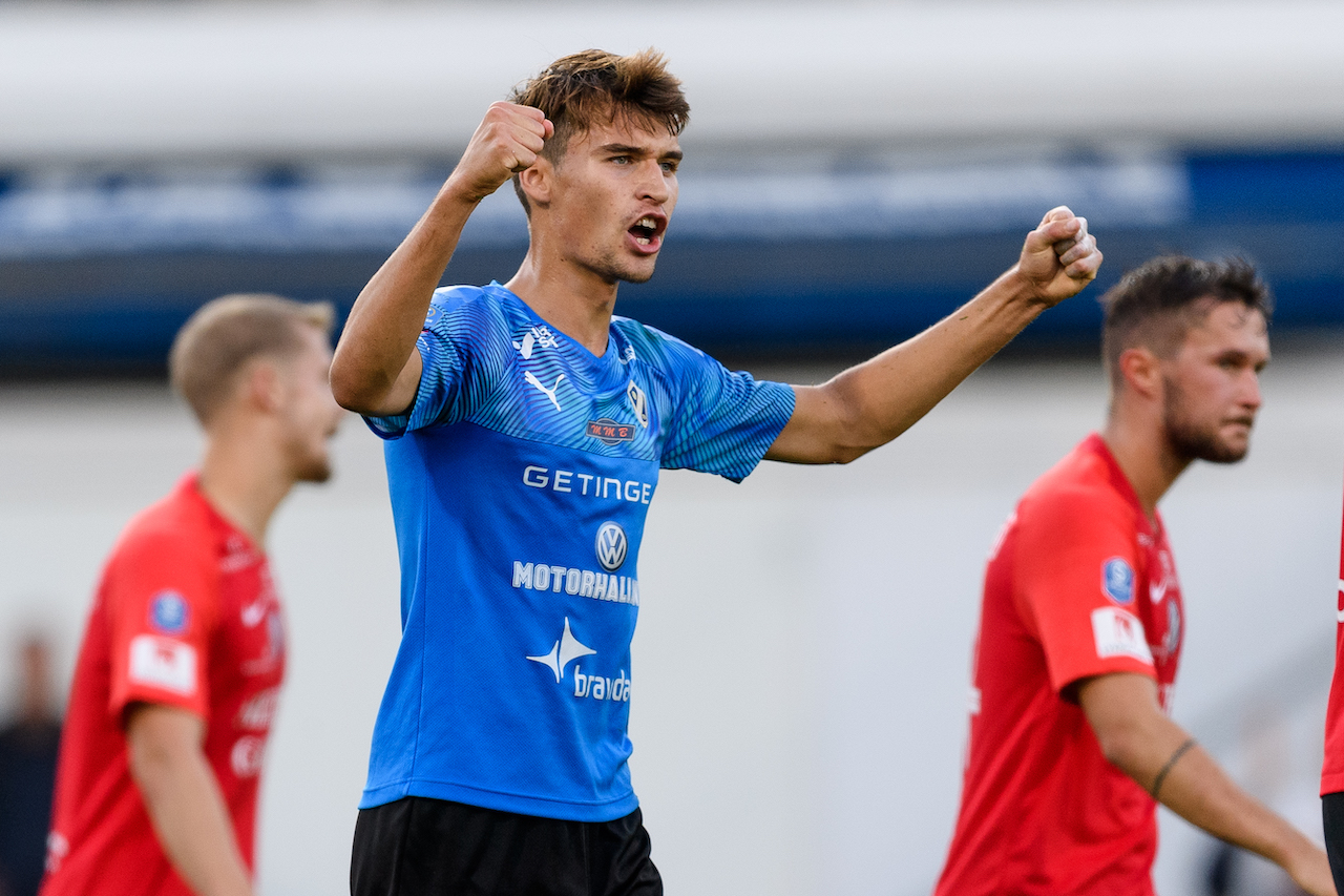 Halmstads Rasmus Wiedesheim-Paul jublar efter 2-0 under fotbollsmatchen i Superettan mellan Halmstad och Trelleborg den 22 september 2019 i Halmstad. Foto: Krister Andersson / Bildbyrån / Kod KA / Cop 147